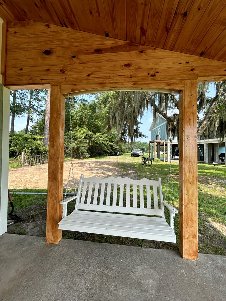 Romantic Cottage with a Beautiful Dock for Peace and Quiet Near Historic St. Catherine's and Ossabaw Island Beaches, Georgia (A Boat Ride Away!)
