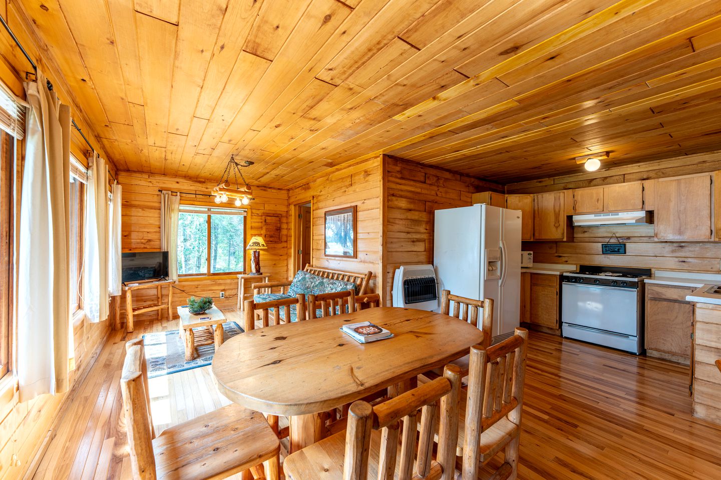 Pet-Friendly Log Cabin Retreat in Ely for Magical Minnesota Family Vacations