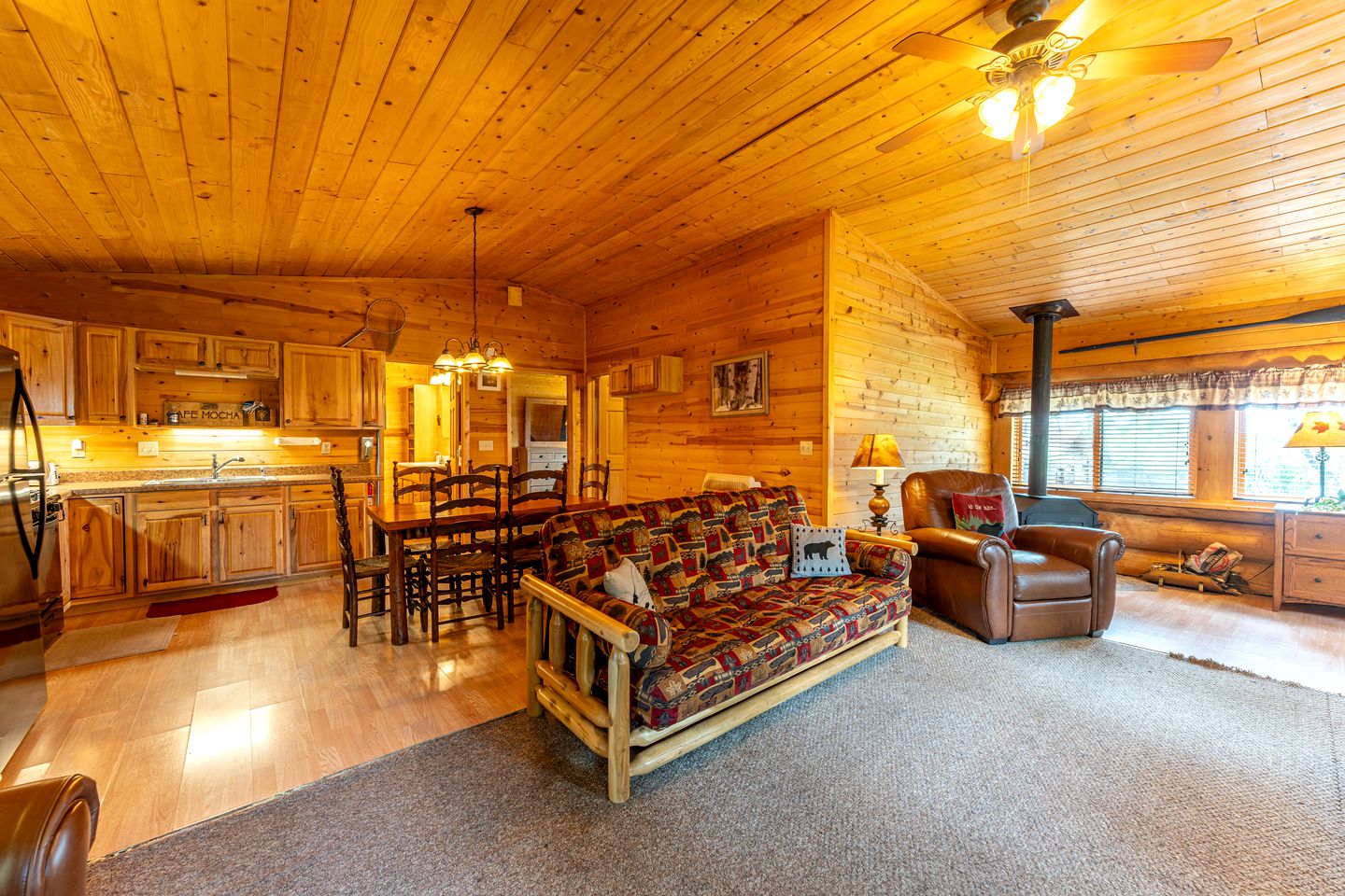Gorgeous Log Cabin for Lakeside Glamping with Family or Friends in Ely, Minnesota