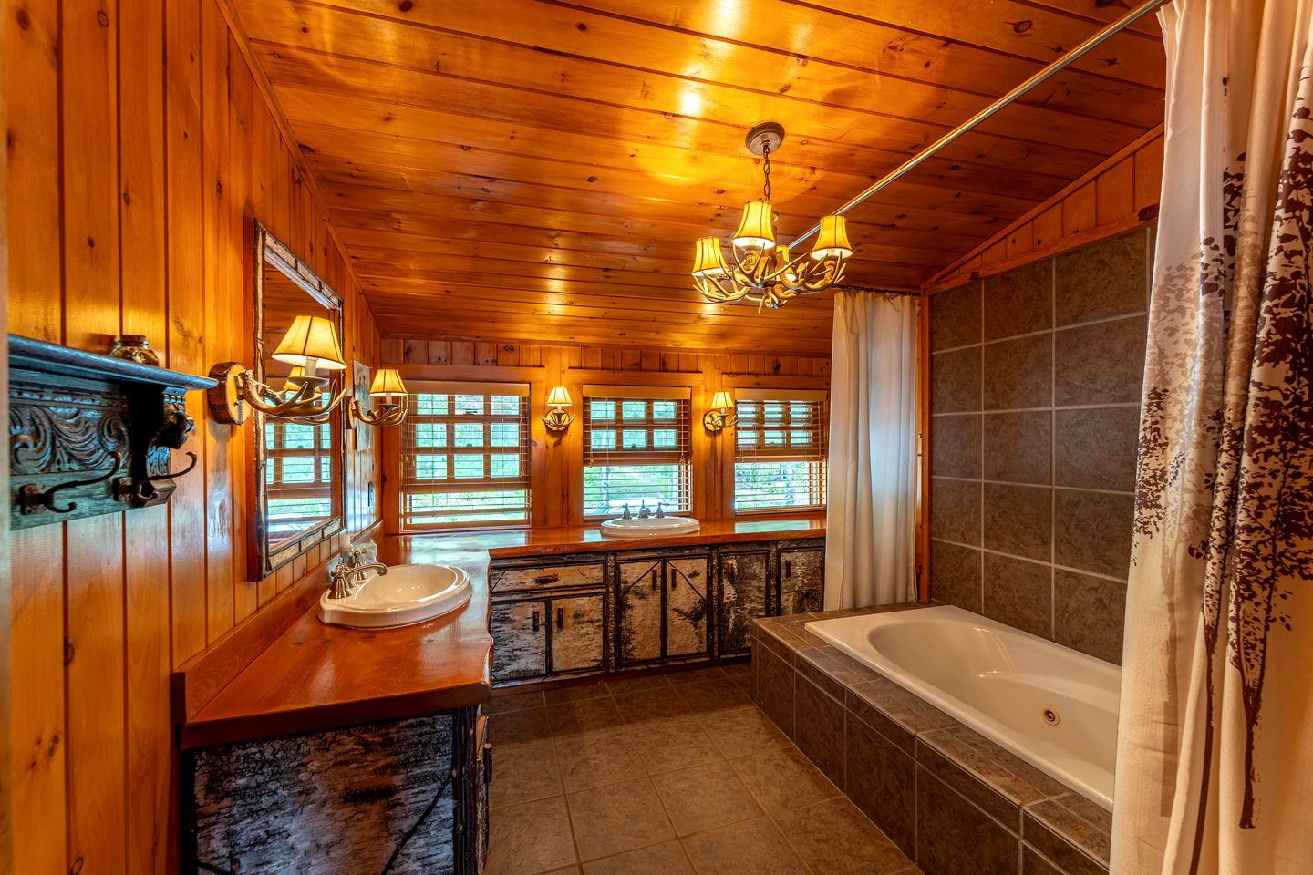 Stunning Lodge Rental for Family or Group Glamping on Big Lake, Minnesota