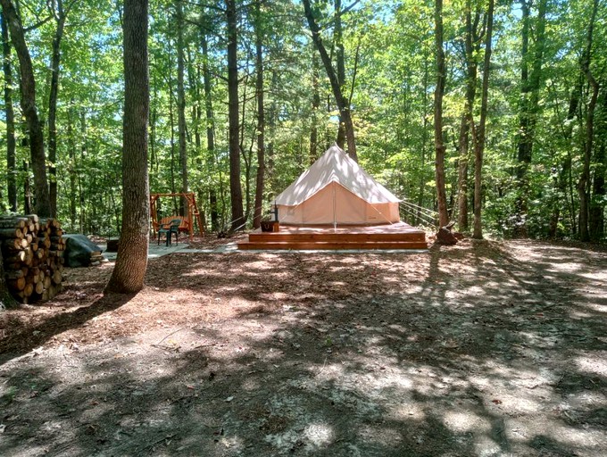 Yurts (United States of America, Mount Solon, Virginia)