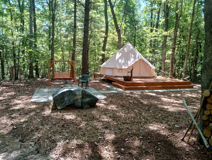 Yurts (United States of America, Mount Solon, Virginia)