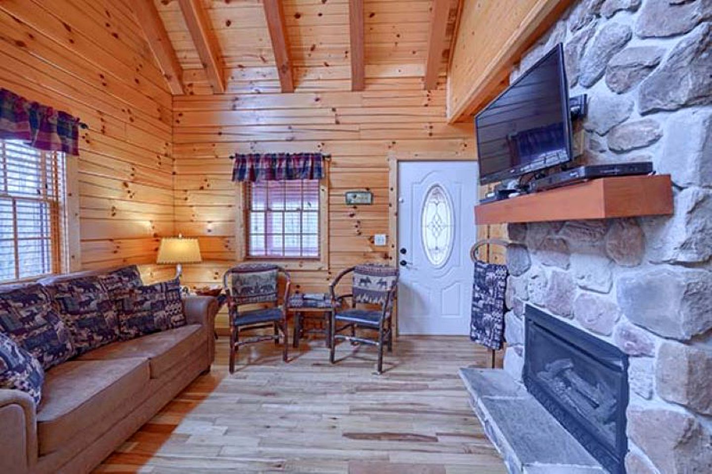 Rustic Log Cabin Escape in Logan, Ohio, with Hot Tub and Infrared Sauna