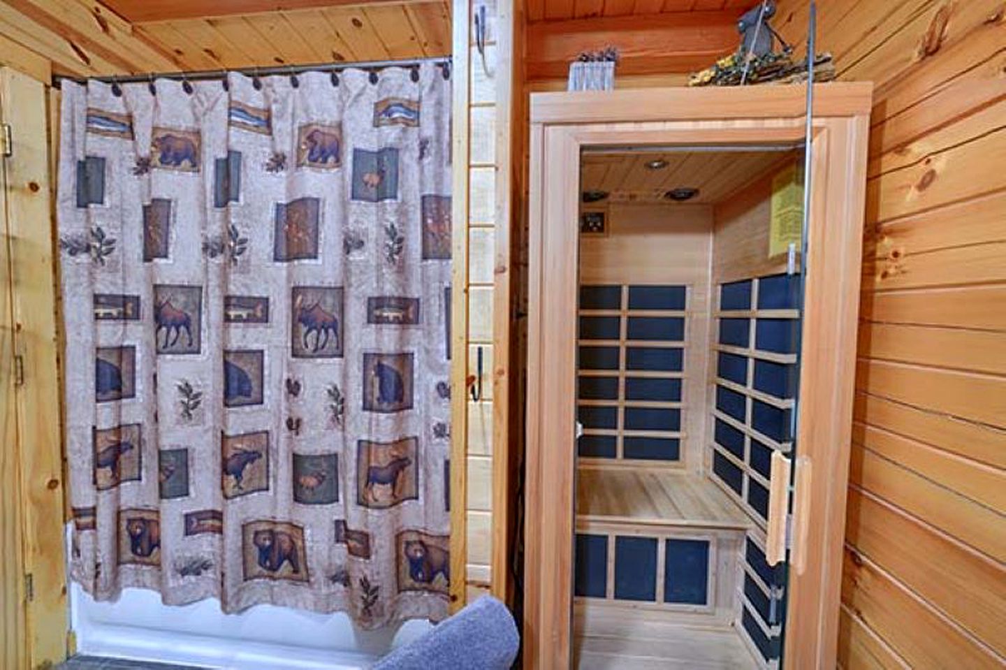 Rustic Log Cabin Escape in Logan, Ohio, with Hot Tub and Infrared Sauna