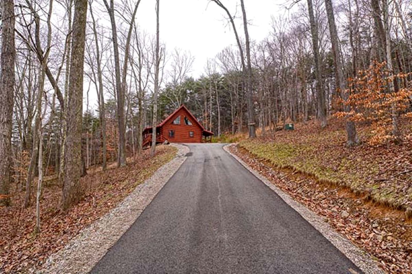 Rustic Log Cabin Escape in Logan, Ohio, with Hot Tub and Infrared Sauna