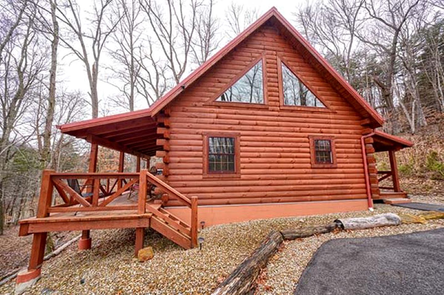 Rustic Log Cabin Escape in Logan, Ohio, with Hot Tub and Infrared Sauna