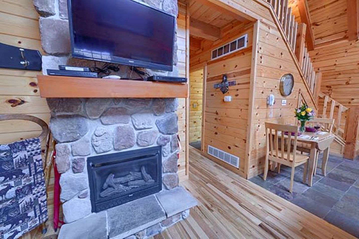 Rustic Log Cabin Escape in Logan, Ohio, with Hot Tub and Infrared Sauna