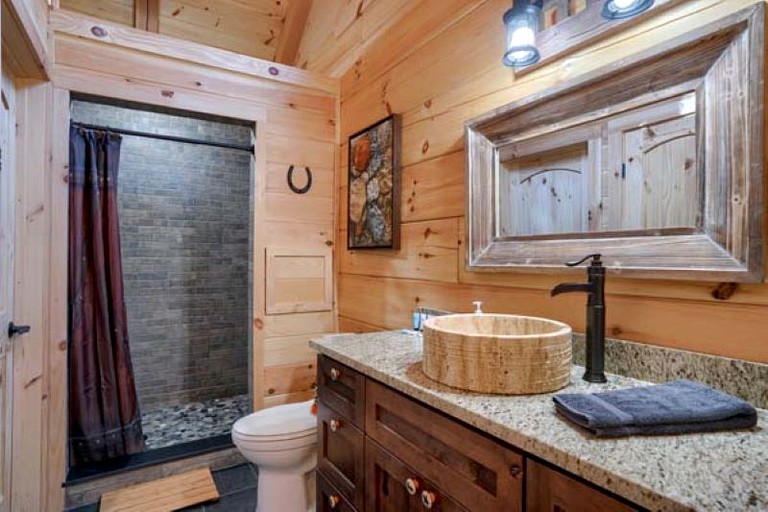 Cabins (United States of America, Logan, Ohio)