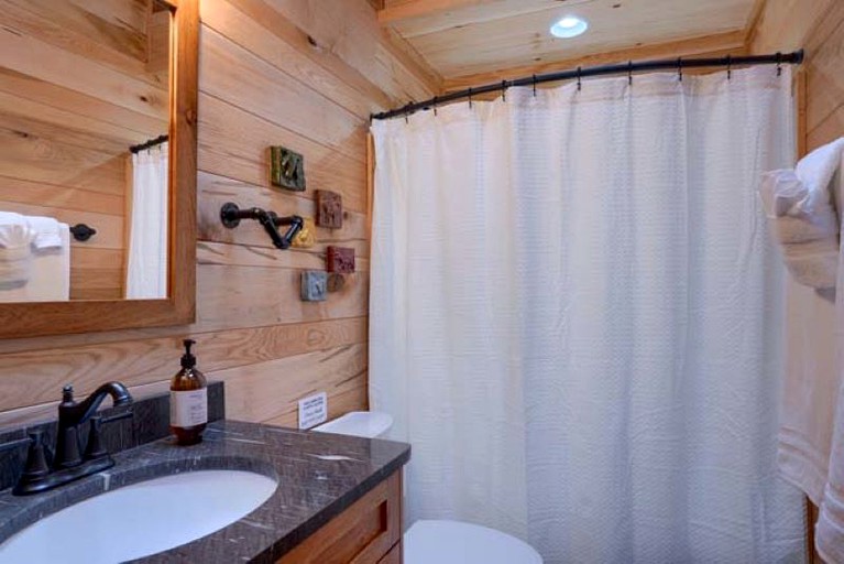 Cabins (United States of America, Logan, Ohio)