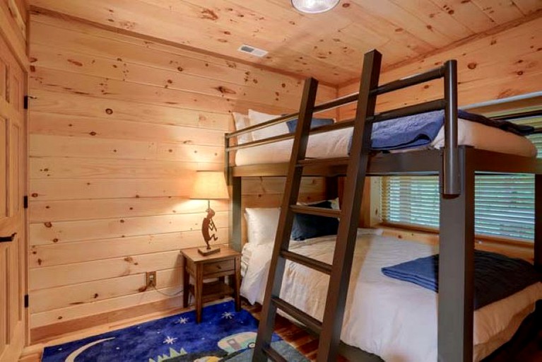 Cabins (United States of America, Logan, Ohio)