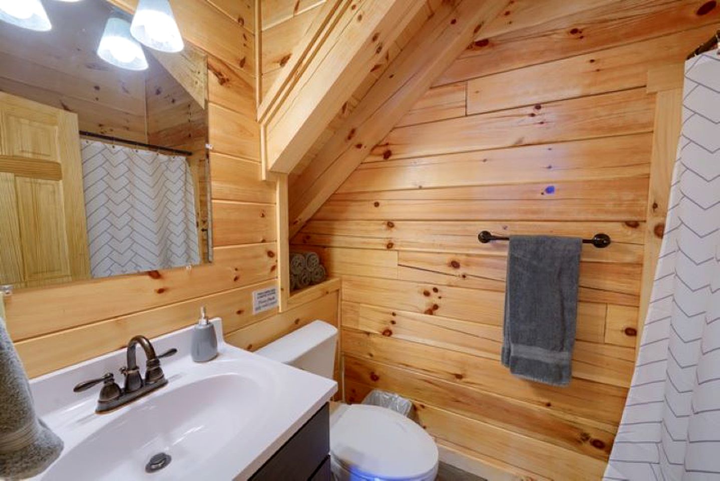 Family-Friendly Getaways to this Rustic Log Cabin in Logan, Ohio
