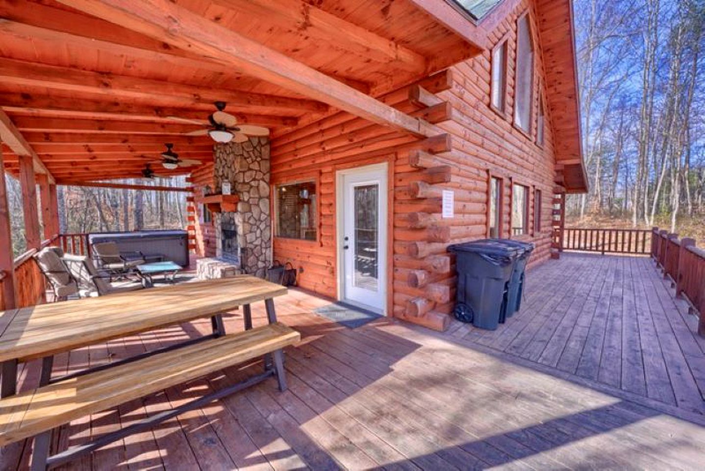 Family-Friendly Getaways to this Rustic Log Cabin in Logan, Ohio