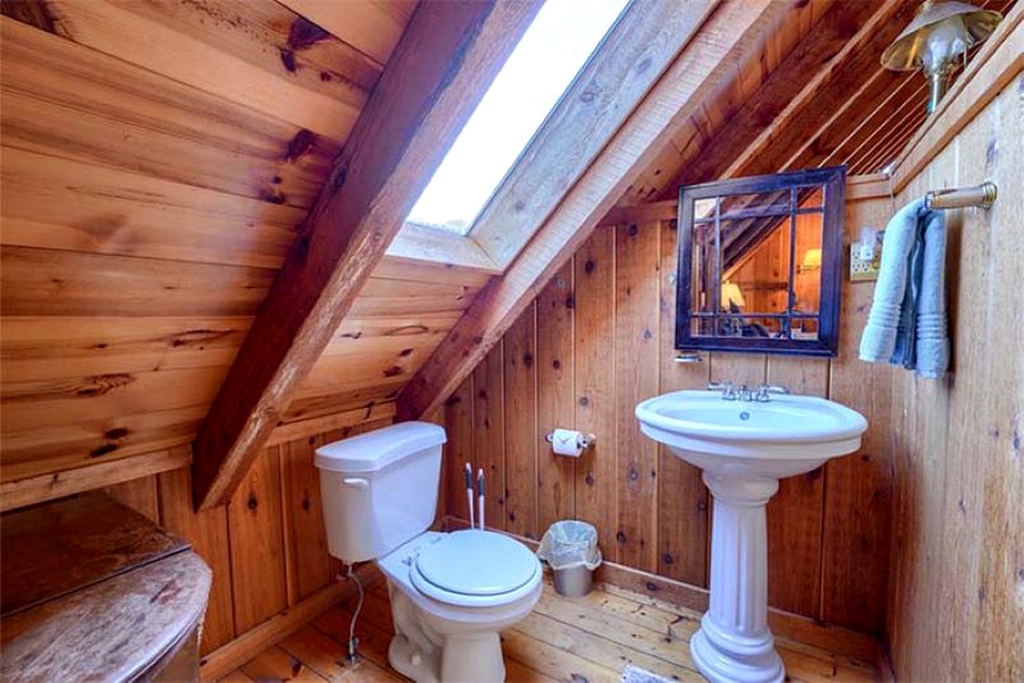 Rustic Log Cabin Rental in Logan, Ohio, for Dreamy Glamping Stays in Hocking Hills