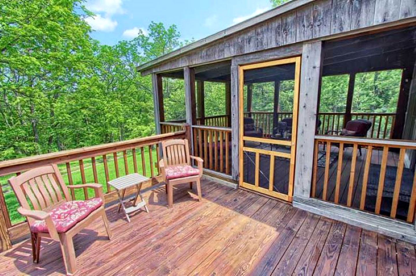 Rustic Log Cabin Rental in Logan, Ohio, for Dreamy Glamping Stays in Hocking Hills