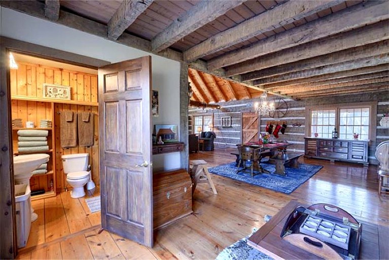 Cabins (United States of America, Logan, Ohio)