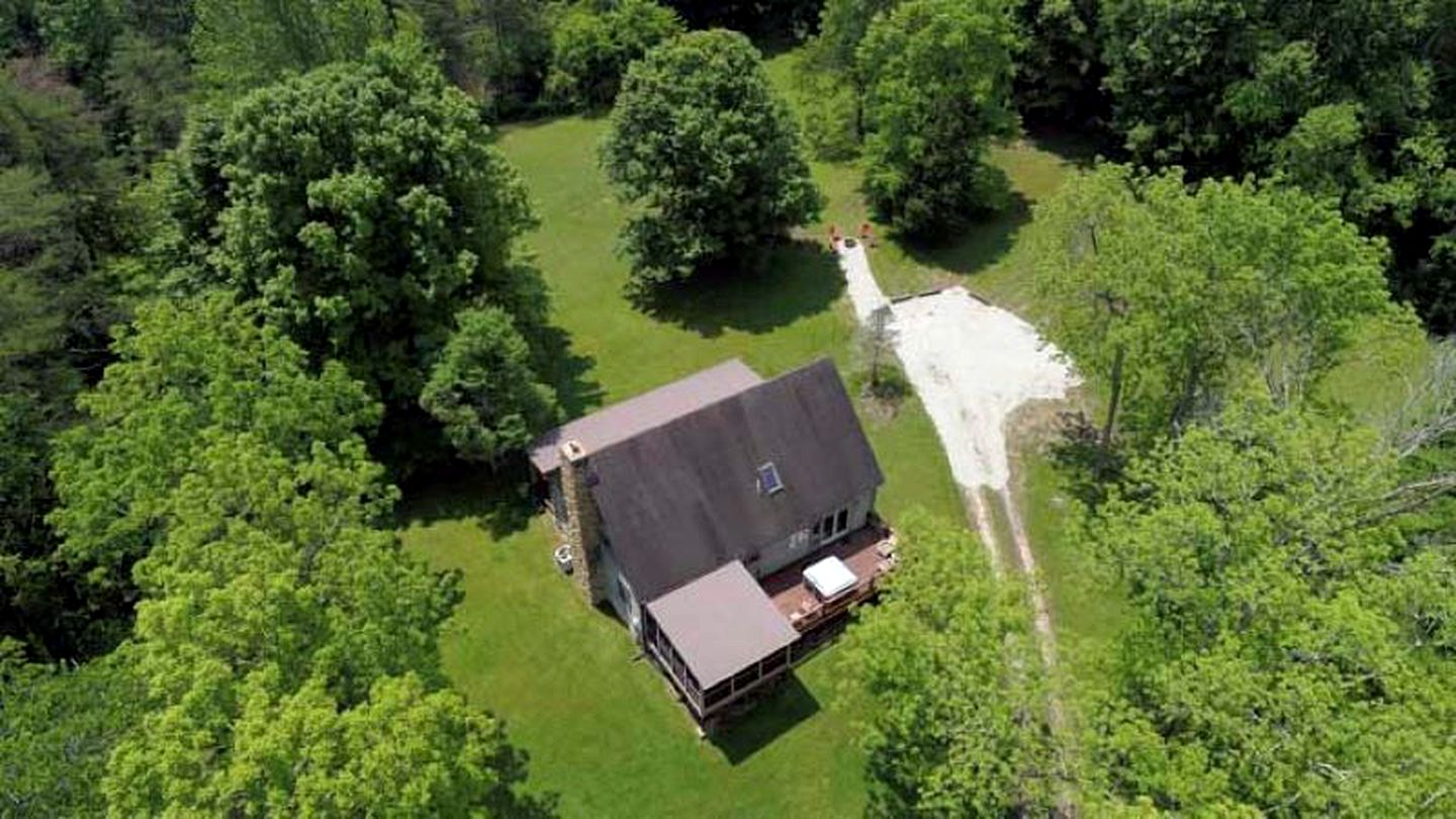 Rustic Log Cabin Rental in Logan, Ohio, for Dreamy Glamping Stays in Hocking Hills