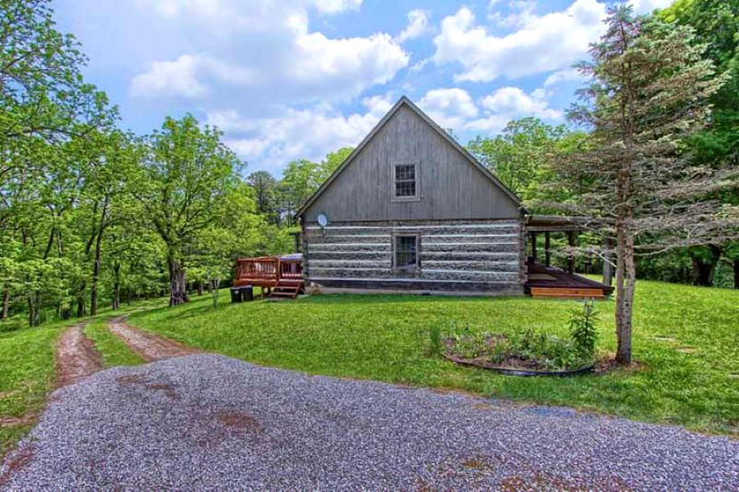 Rustic Log Cabin Rental in Logan, Ohio, for Dreamy Glamping Stays in Hocking Hills