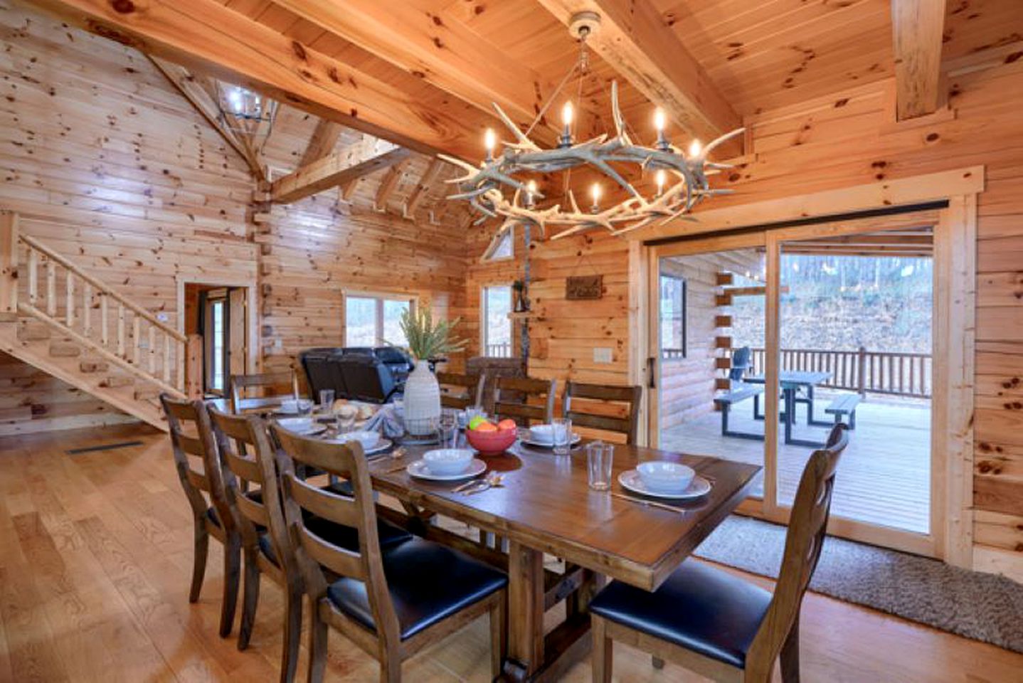 Large Cabin Rental with Games Room and Hot Tub in Logan, Ohio
