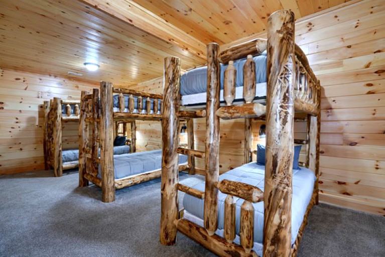 Cabins (United States of America, Logan, Ohio)