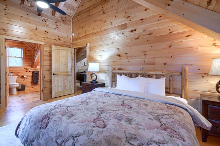 Cabins (United States of America, Logan, Ohio)