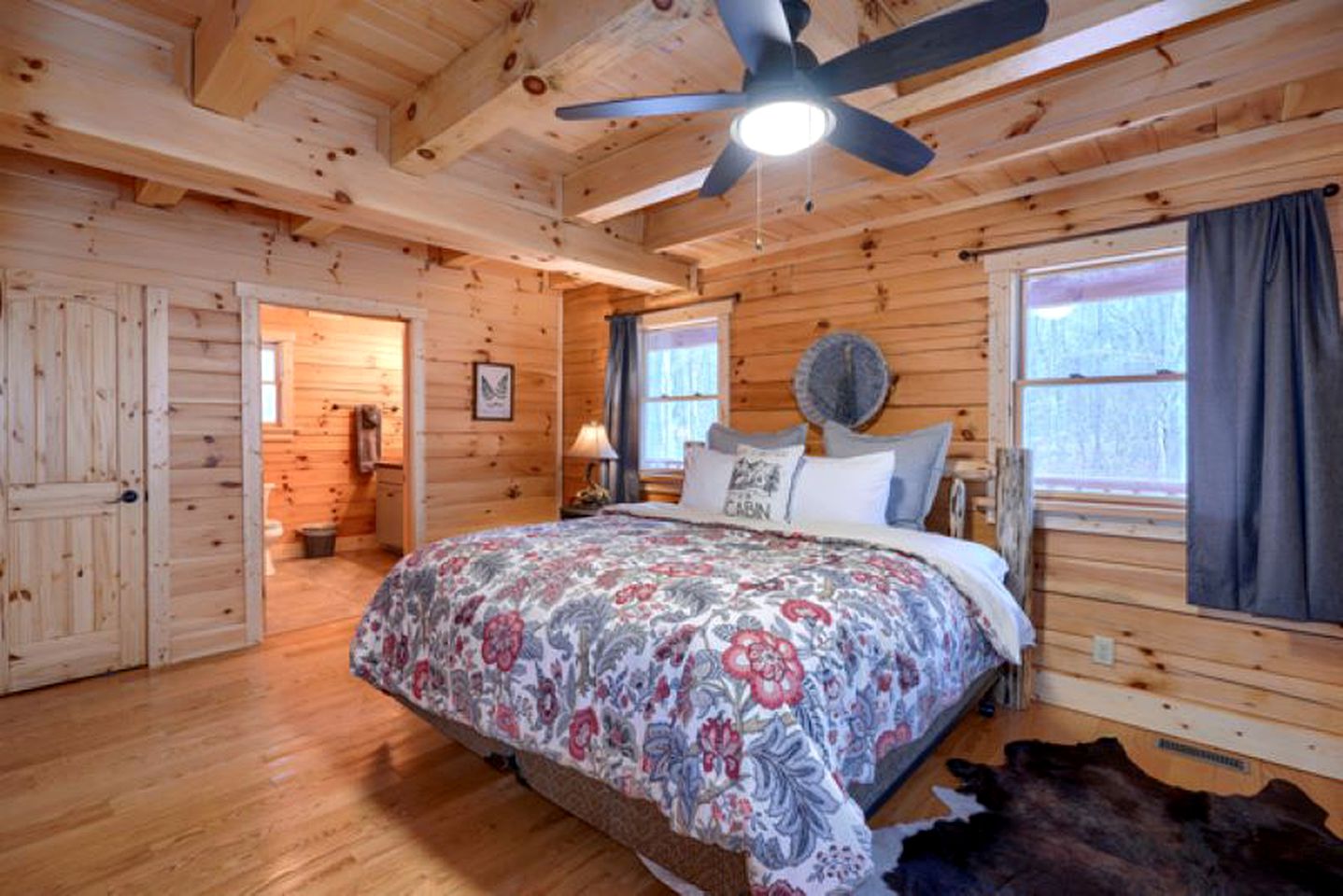 Large Cabin Rental with Games Room and Hot Tub in Logan, Ohio