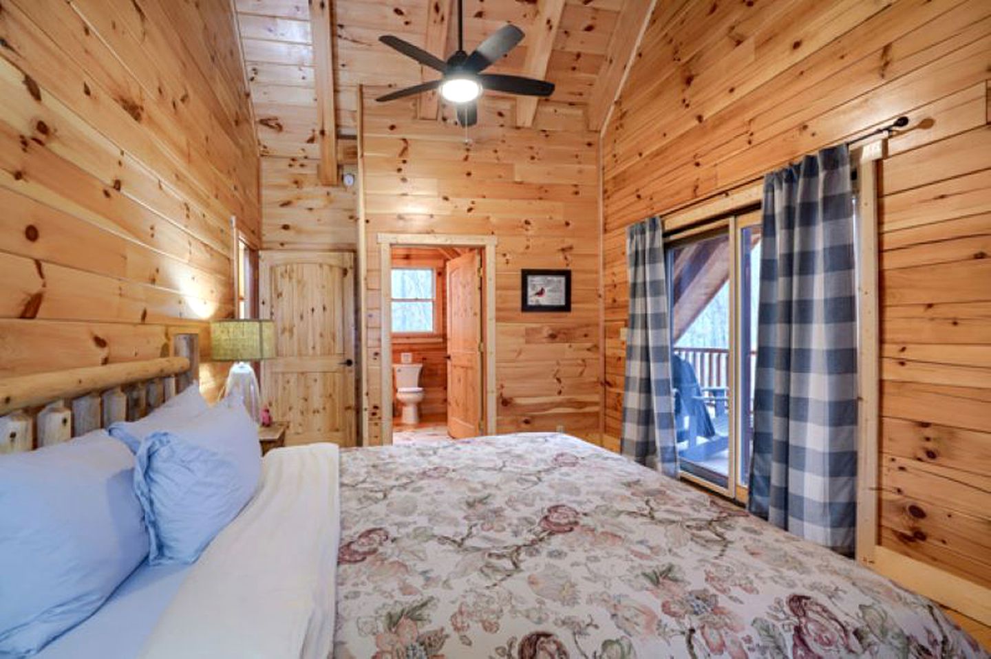Large Cabin Rental with Games Room and Hot Tub in Logan, Ohio