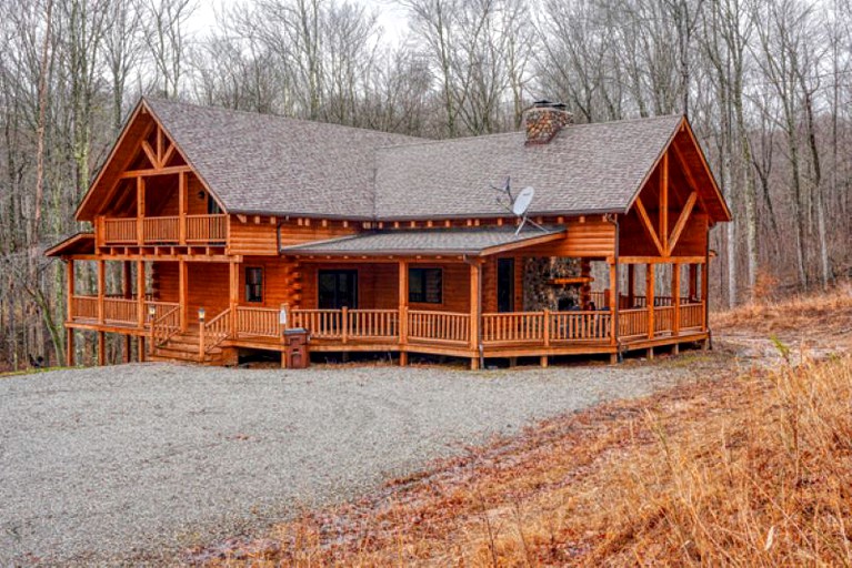 Large Cabin Rental with Games Room and Hot Tub in Logan, Ohio
