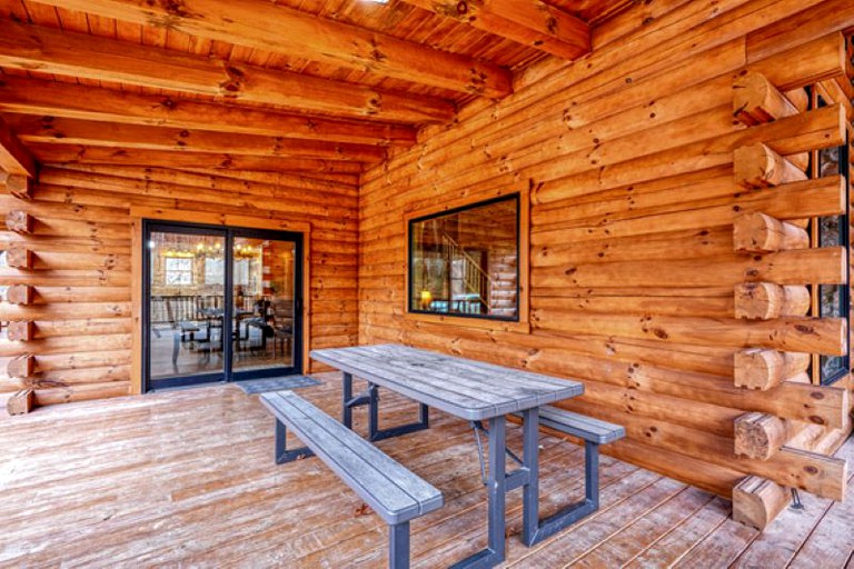 Cabins (United States of America, Logan, Ohio)