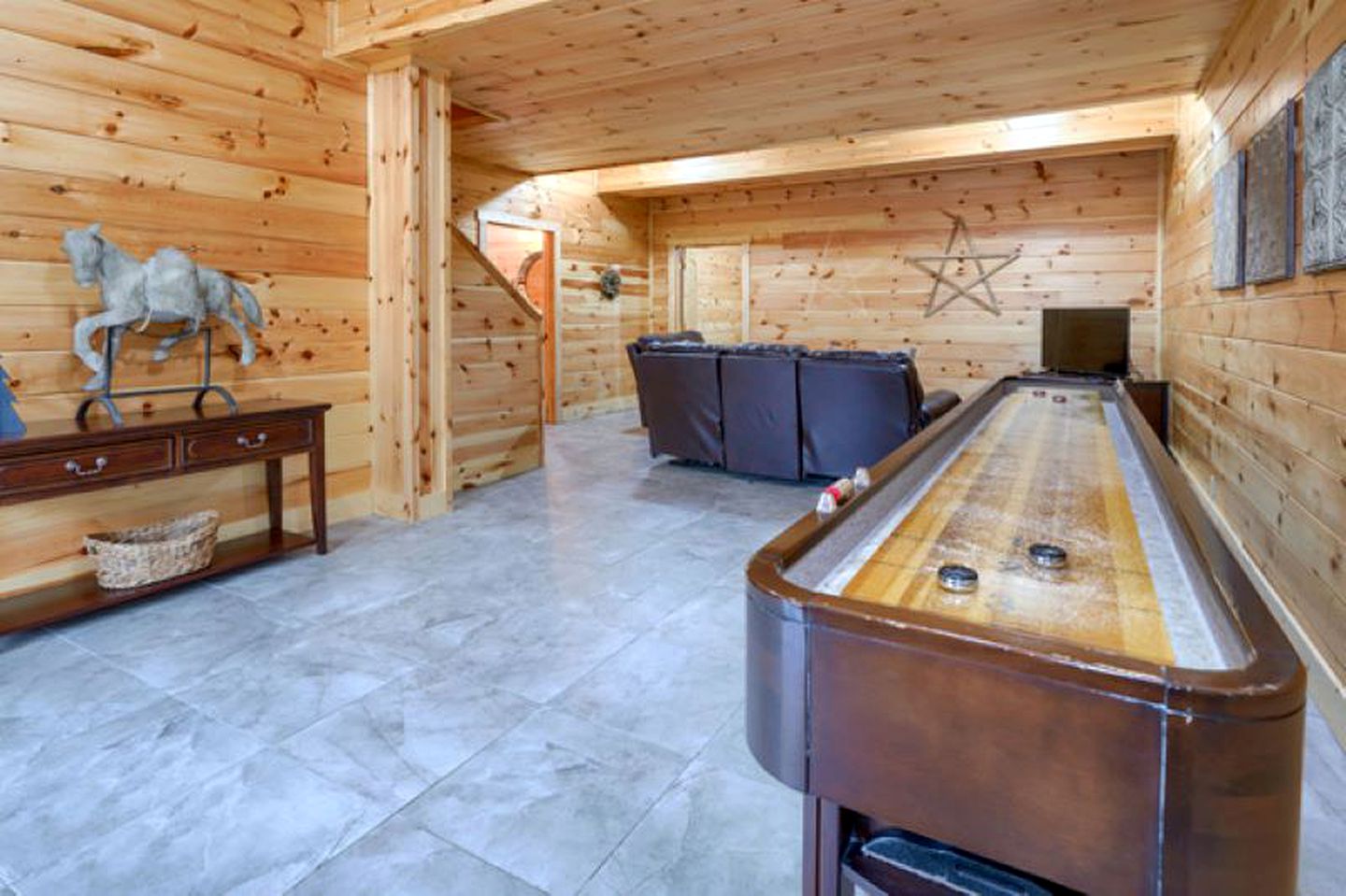 Large Cabin Rental with Games Room and Hot Tub in Logan, Ohio