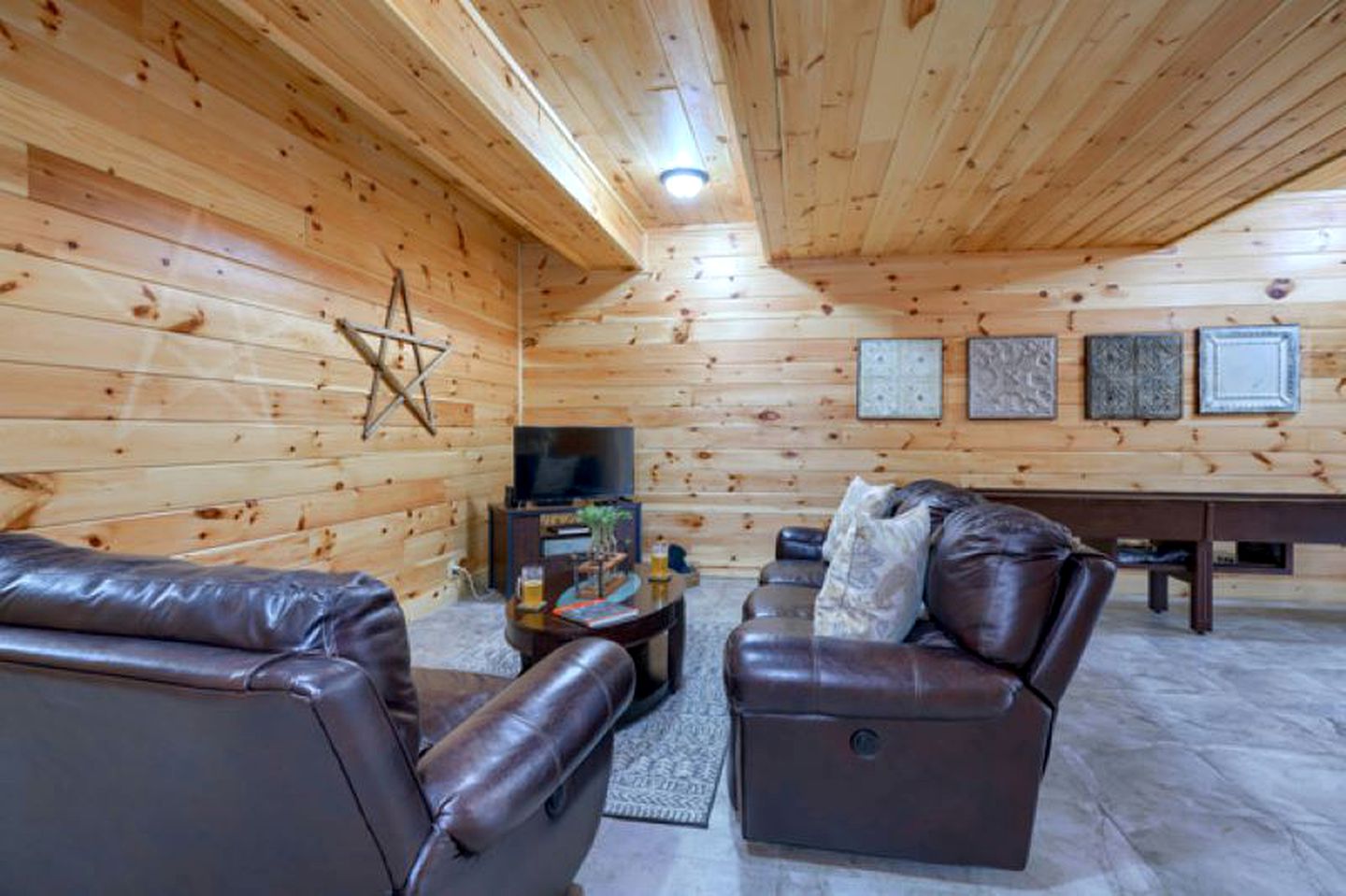 Large Cabin Rental with Games Room and Hot Tub in Logan, Ohio
