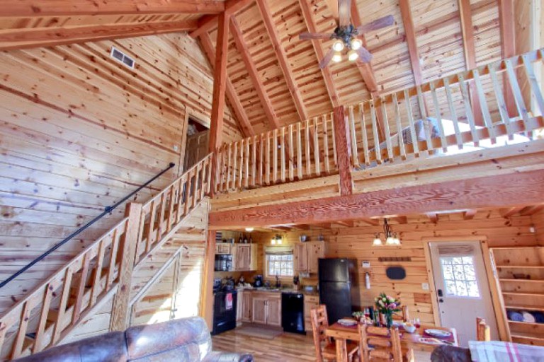 Cabins (United States of America, Logan, Ohio)
