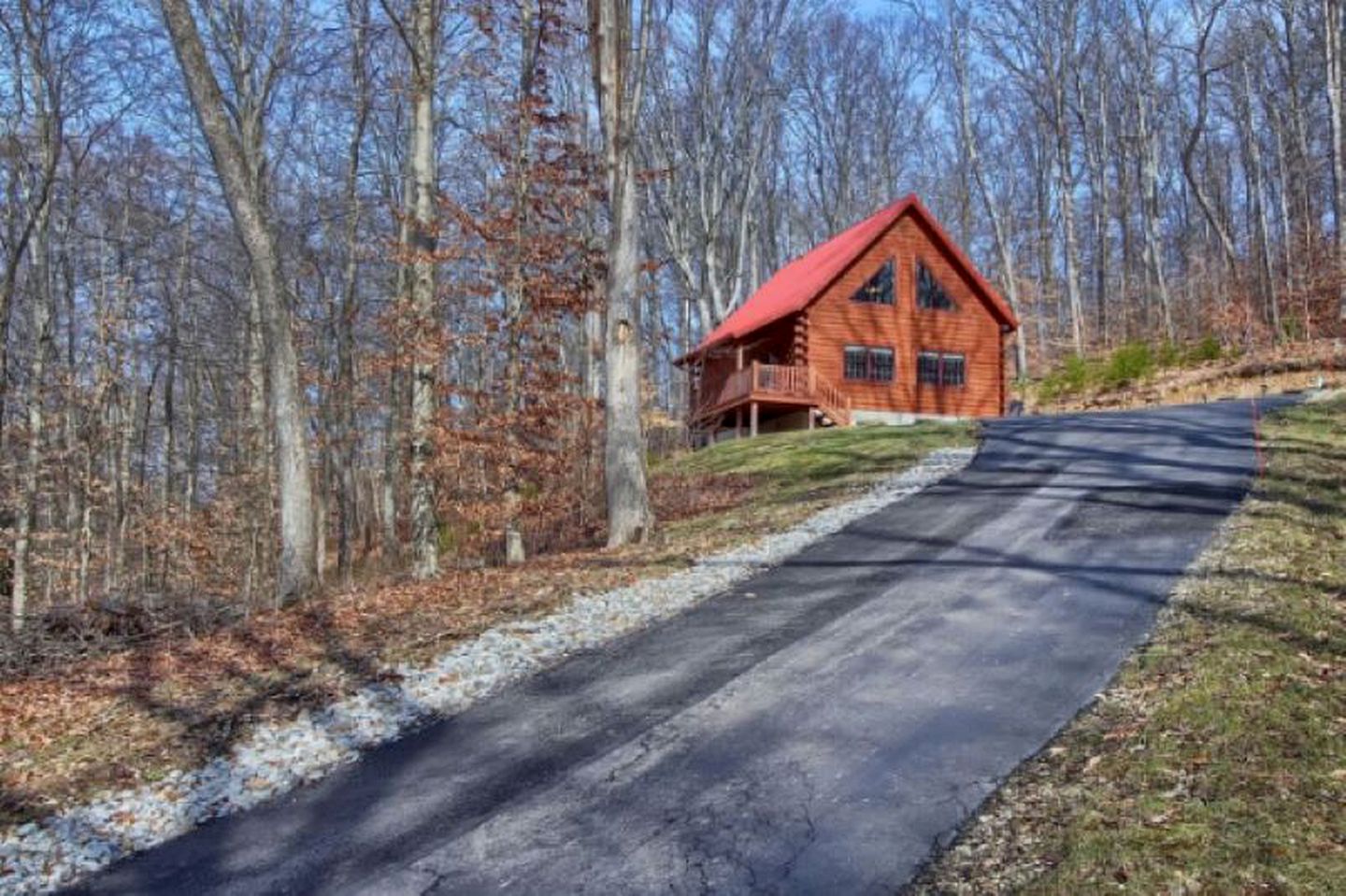 Beautiful Cabin Retreat near Hocking Hills, For Peaceful Getaways in Ohio