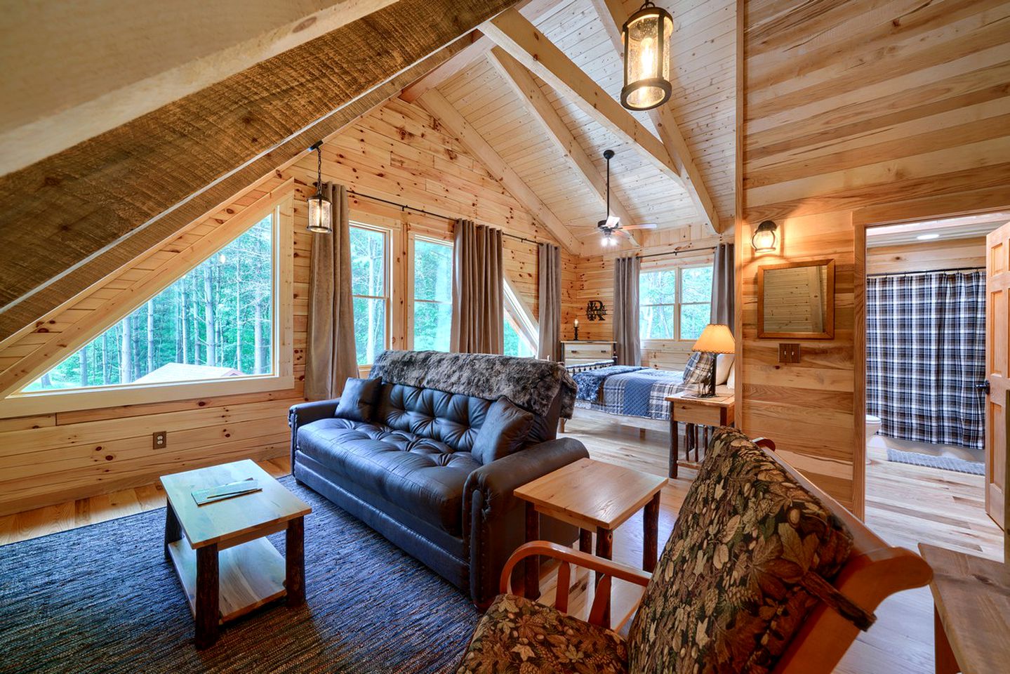 Lovely Logan Log Cabin Retreat for Family and Group Glamping in Ohio