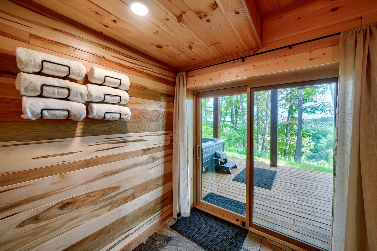 Lovely Logan Log Cabin Retreat for Family and Group Glamping in Ohio