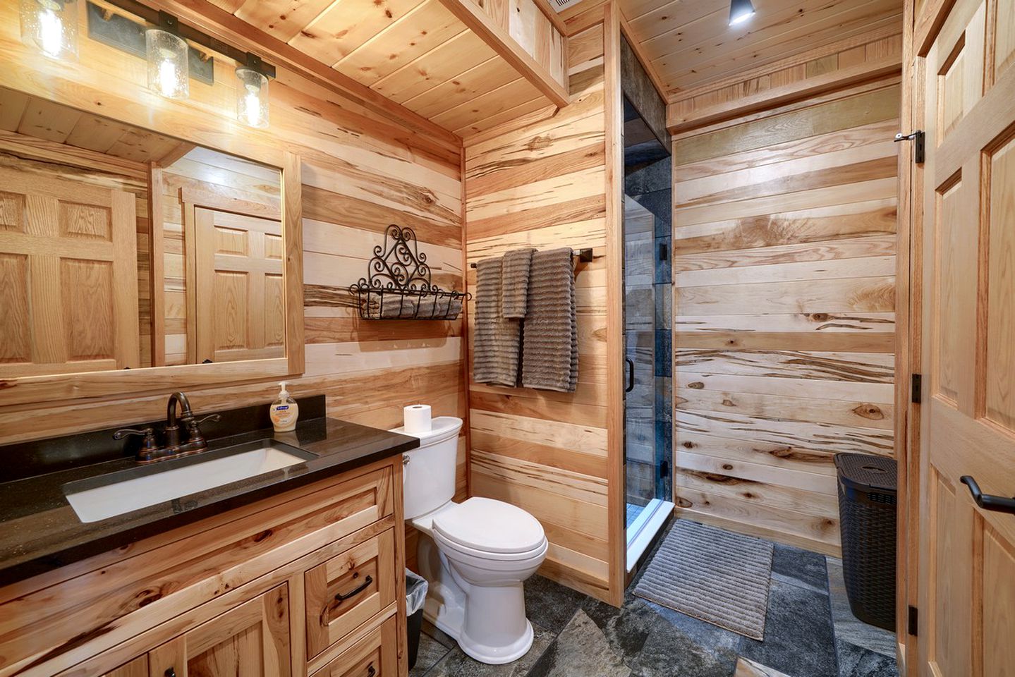 Lovely Logan Log Cabin Retreat for Family and Group Glamping in Ohio