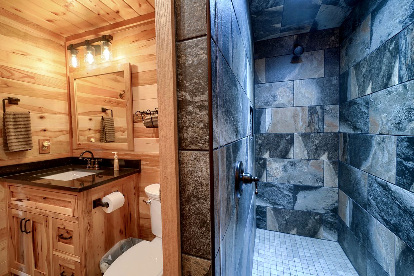 Lovely Logan Log Cabin Retreat for Family and Group Glamping in Ohio