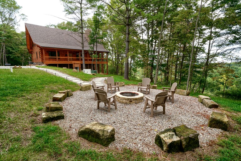 Cabins (United States of America, Logan, Ohio)