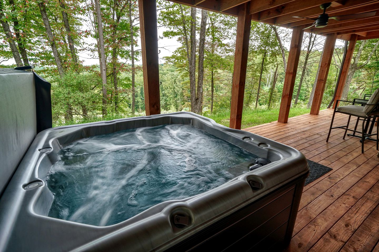 Lovely Logan Log Cabin Retreat for Family and Group Glamping in Ohio