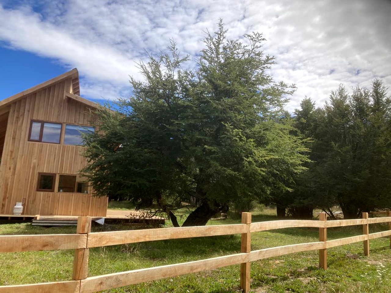 Eco-Friendly Rural Cottage with Outdoor Hot-Tub, Deck and Views in Chile