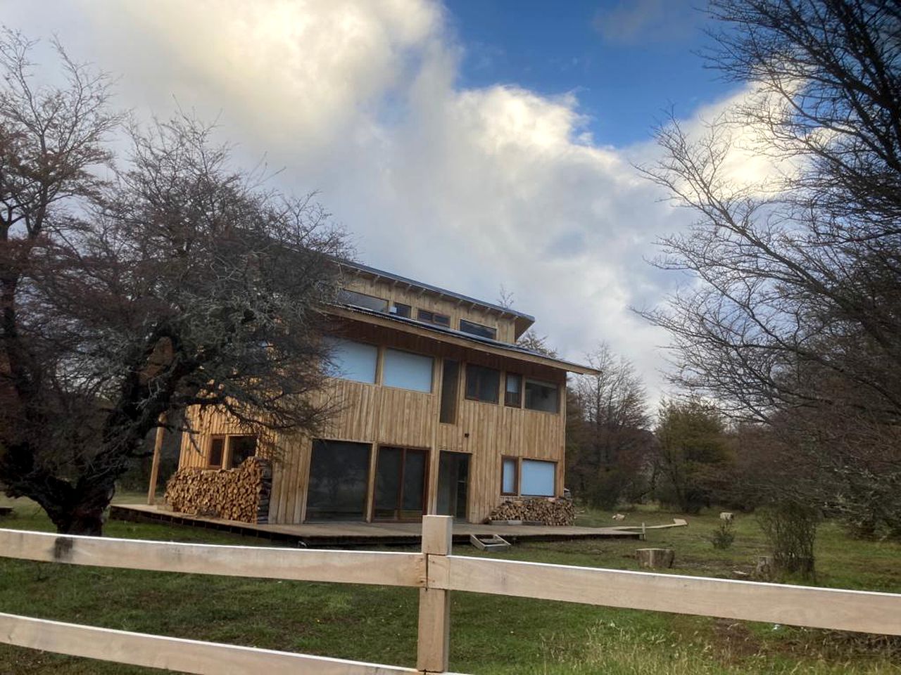 Eco-Friendly Rural Cottage with Outdoor Hot-Tub, Deck and Views in Chile