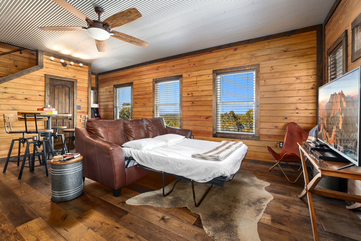 Family-Friendly Cabin with Hot Tub in the Ozark Mountains and nearby Beaver Lake, Eureka Springs