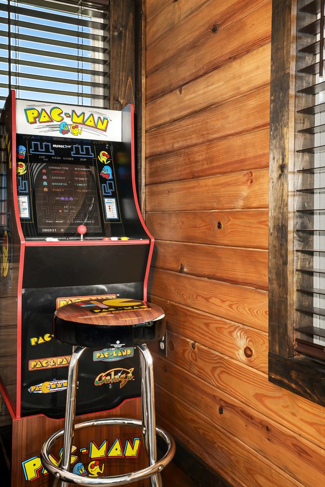 Family-Friendly Cabin with Hot Tub in the Ozark Mountains and nearby Beaver Lake, Eureka Springs