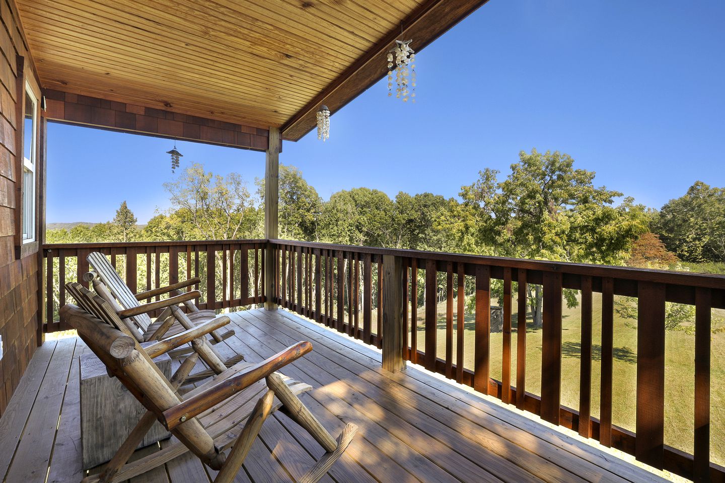 Family-Friendly Cabin with Hot Tub in the Ozark Mountains and nearby Beaver Lake, Eureka Springs
