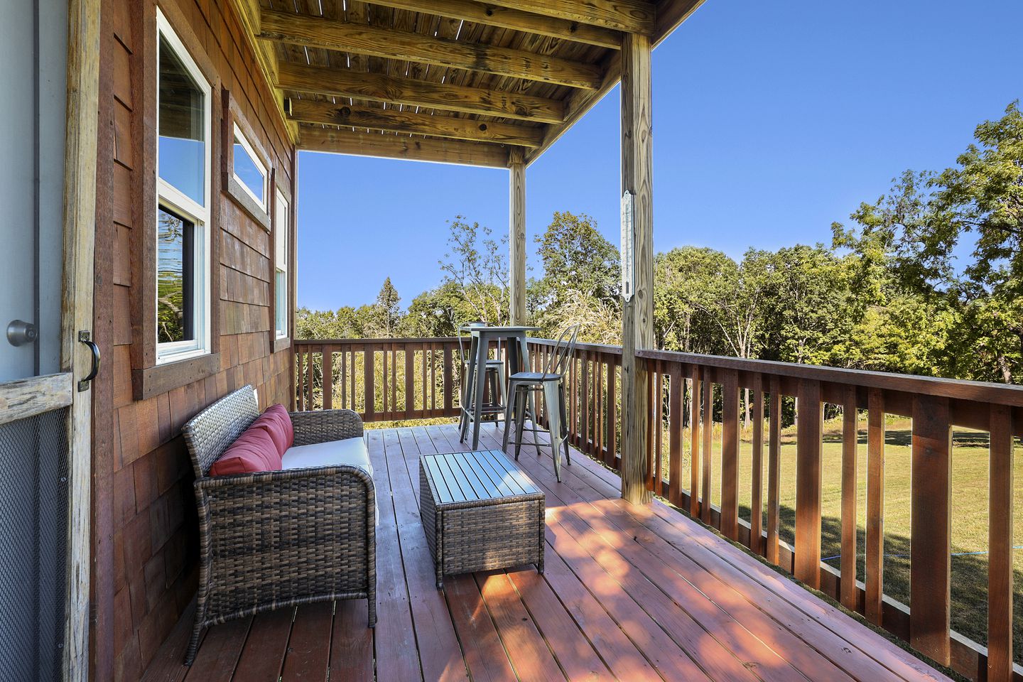 Family-Friendly Cabin with Hot Tub in the Ozark Mountains and nearby Beaver Lake, Eureka Springs