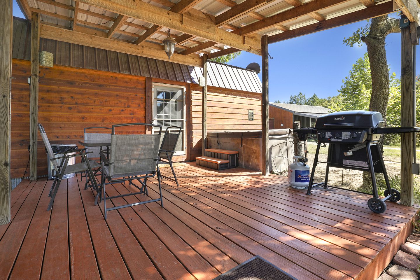 Family-Friendly Cabin with Hot Tub in the Ozark Mountains and nearby Beaver Lake, Eureka Springs