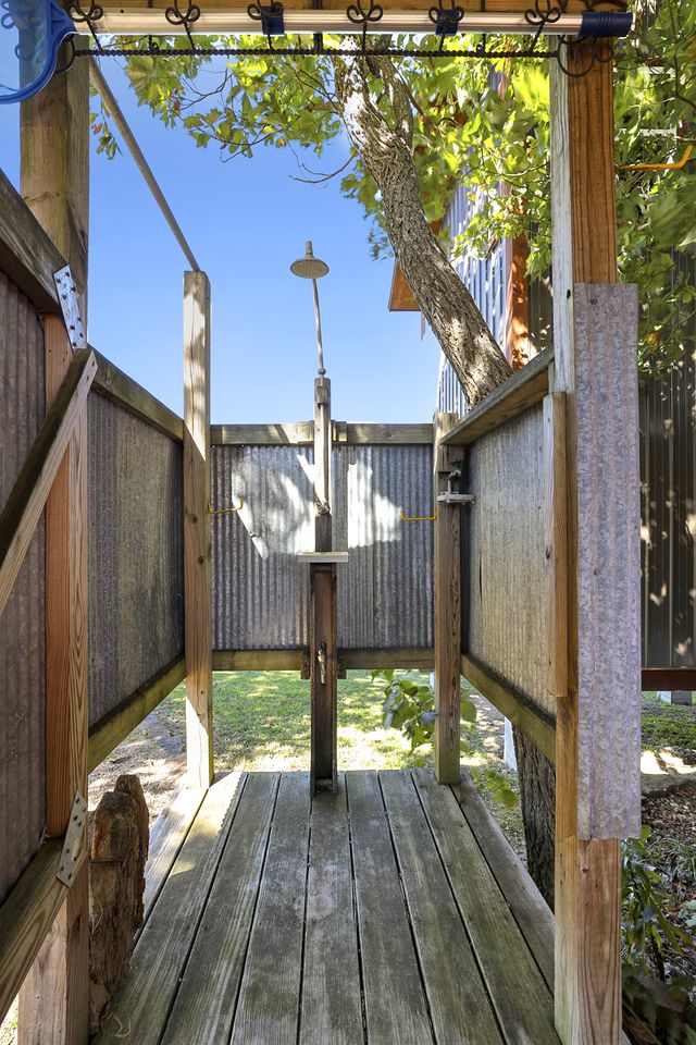 Family-Friendly Cabin with Hot Tub in the Ozark Mountains and nearby Beaver Lake, Eureka Springs