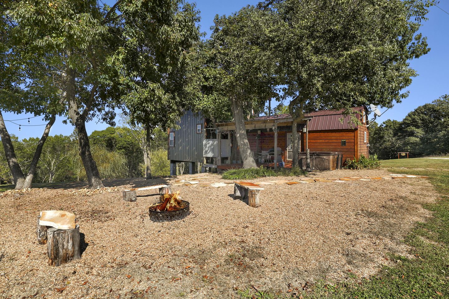 Family-Friendly Cabin with Hot Tub in the Ozark Mountains and nearby Beaver Lake, Eureka Springs