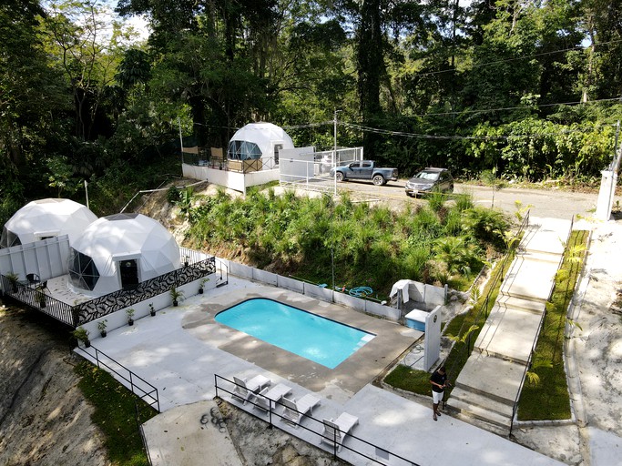 Domes (Costa Rica, Punta Cocles, Limón)