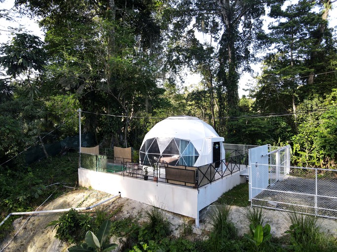 Domes (Costa Rica, Punta Cocles, Limón)