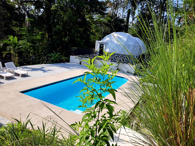 Domes (Costa Rica, Punta Cocles, Limón)